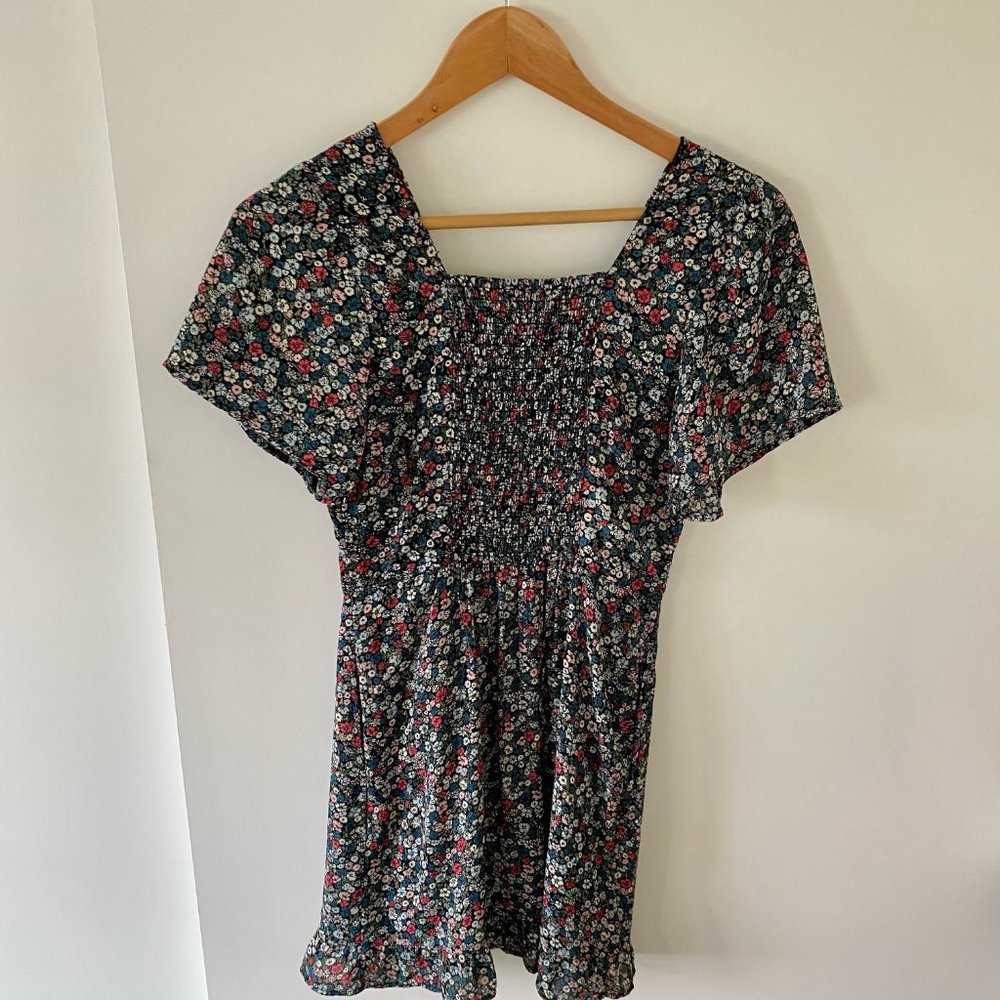 Abercrombie & Fitch Floral Smocked-Back V-Neck Dress - Picture 5 of 8